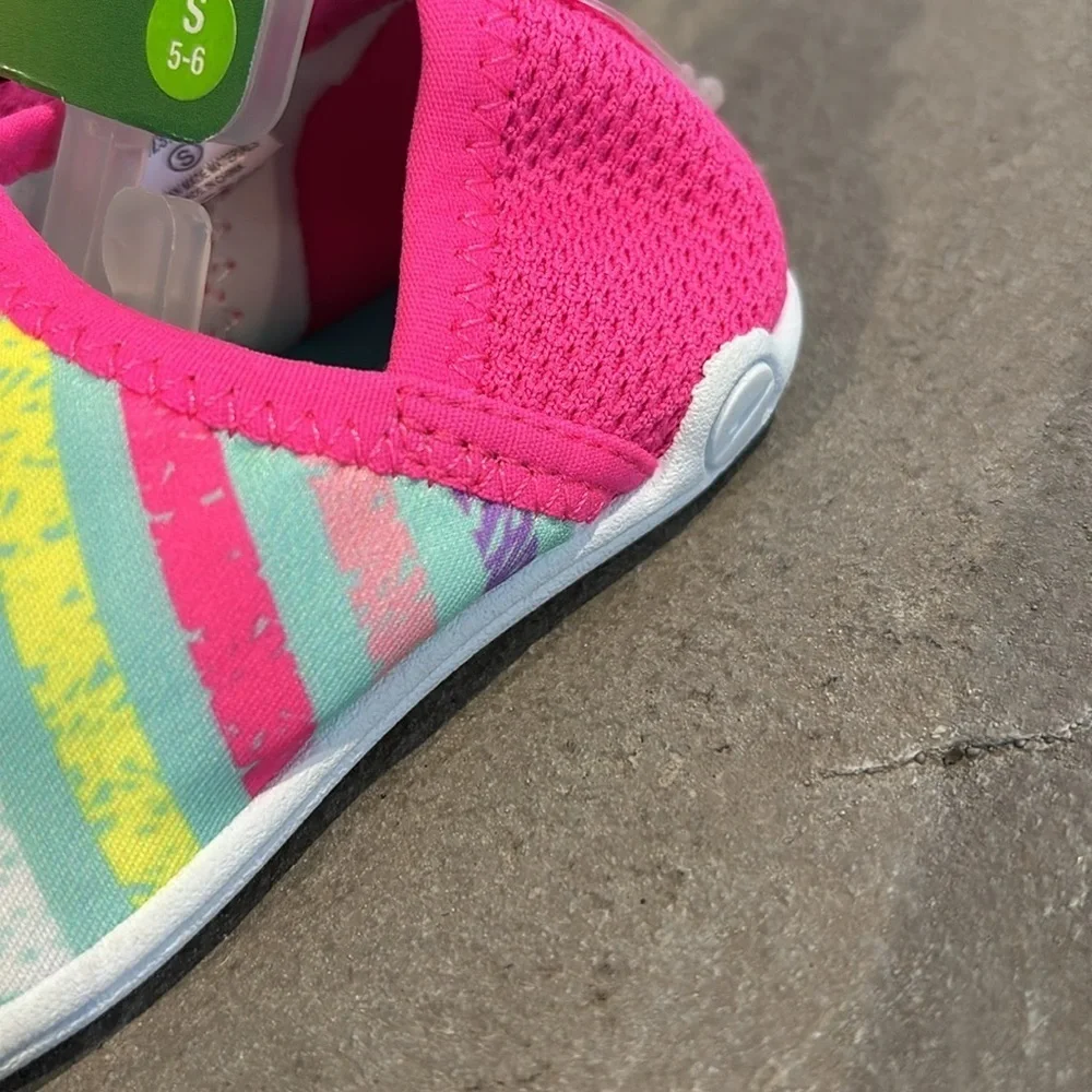 Speedo UV protection multicolor water shoes,slip on,pull tab,tread,lightweight